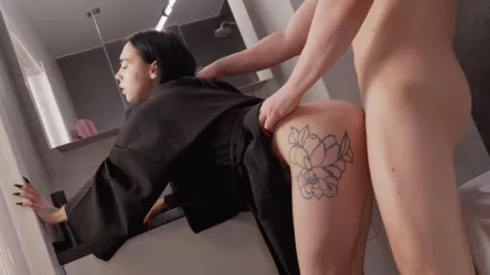 Русское порно где парень в ванной комнате выебал девушку